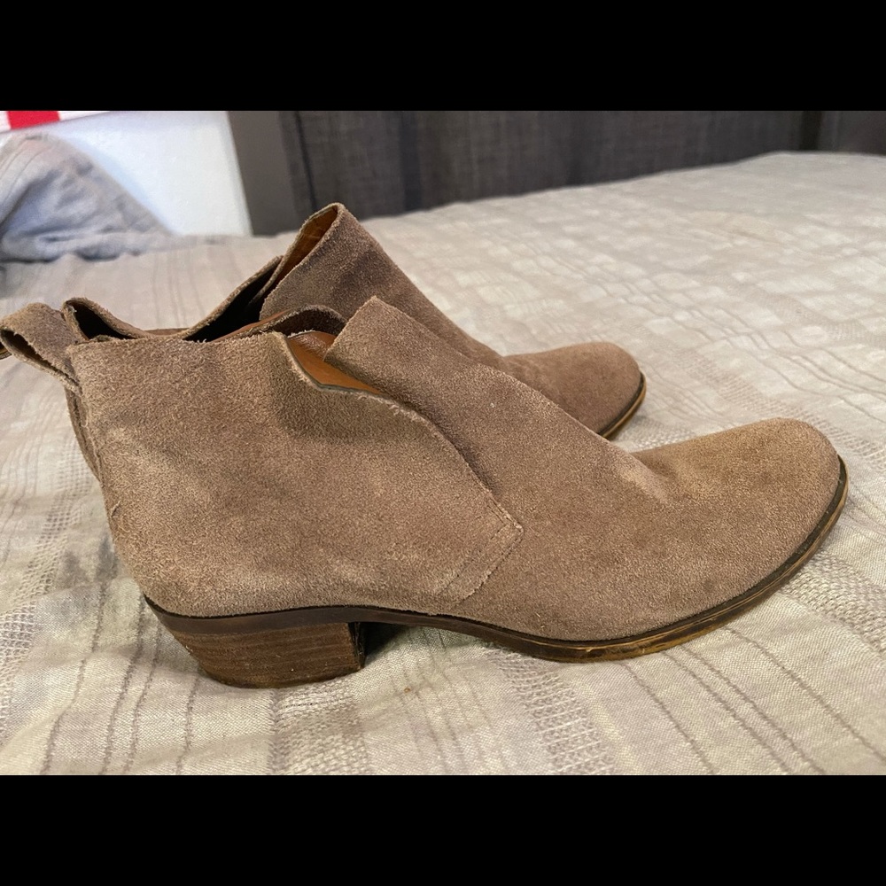 SIZE 8 lucky brand shoes